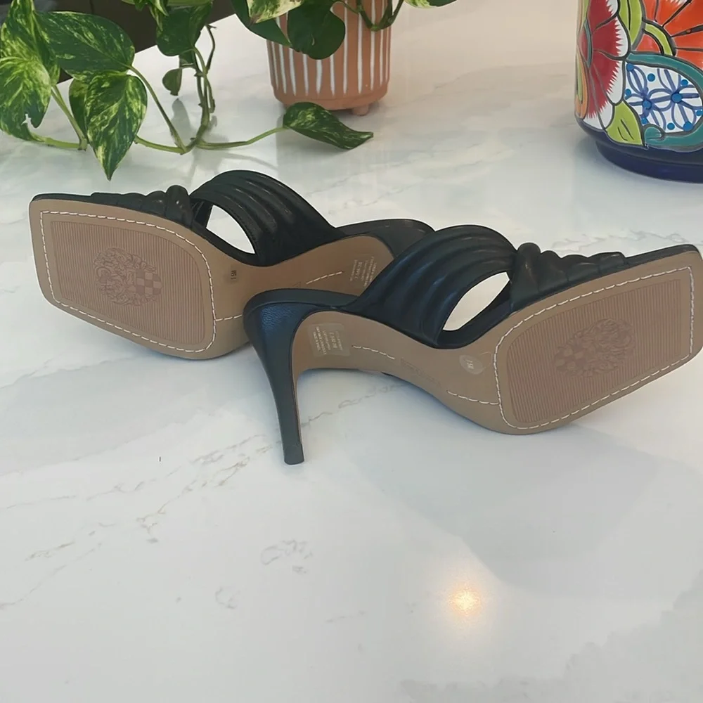 Vince Camuto Women’s Sarendie Black Quilted Strap Slide Sandal Size 7.5 … - Picture 8 of 10